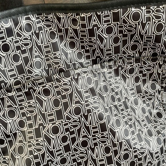 Michael Kors canvas md tote reversible black. Never worn - Picture 5 of 7